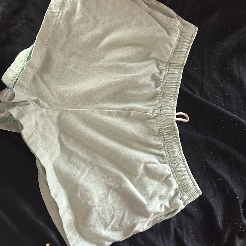 comfy american eagle shorts. these have been hardly worn!